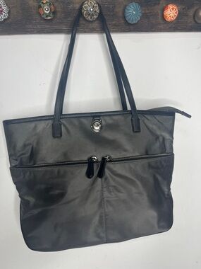 MICHAEL KORS Gray Graphite Nylon Kempton Zip Double Strap Bag - Tote  EUC